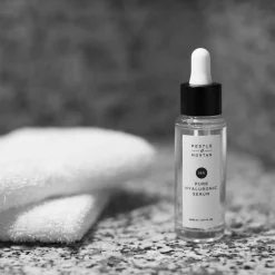 Anti-Ageing Pure Hyaluronic Serum von Pestle & Mortar