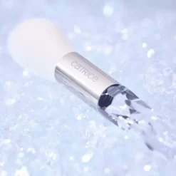 ARCTIC ILLUSION Highlighter Brush von Catrice