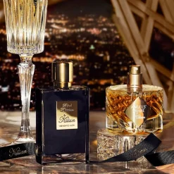 Black Phantom Gourmand Woodsy Perfume Spray von Kilian Paris