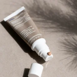 Black Pine 4D Bio-ShapeLift Straffende Feuchtigkeitscreme SPF20 von KORRES