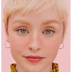 Blush Sunny Rouge Warmem Korallenrot von Benefit