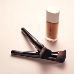 Brushes Real Flawless Foundation Brush von Laura Mercier