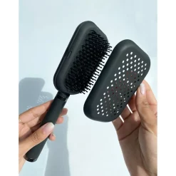 Bürsten Patentierte Haarbürste mit Selbstreinigungsfunktion von Bellody
