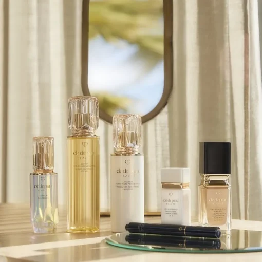 Clé de Peau Beauté Radiant Fluid Foundation Natural