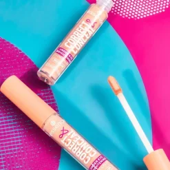 Concealer CORRECT & CONCEAL under Eye Brightening Concealer von Essence