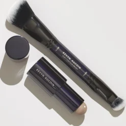 Contouring The Contrast Stick von KEVYN AUCOIN