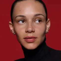 CREME N°1 DE CHANEL CREME MIT ROTER KAMELIE Polstert auf – glättet – schützt von CHANEL