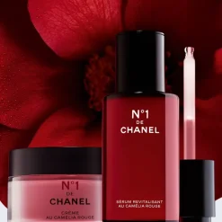 CREME N°1 DE CHANEL CREME MIT ROTER KAMELIE Polstert auf – glättet – schützt von CHANEL