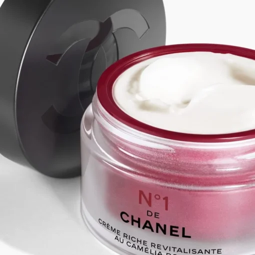 CREME N°1 DE CHANEL REICHHALTIGE REVITALISIERENDE CREME Glättet - Nährt - Schützt vor winterlichen Einflüssen von CHANEL