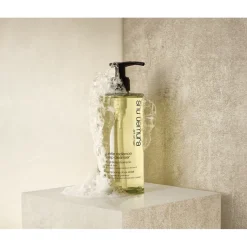 Deep Cleanser Weightless Shampoo Scalp & Hair von Shu Uemura