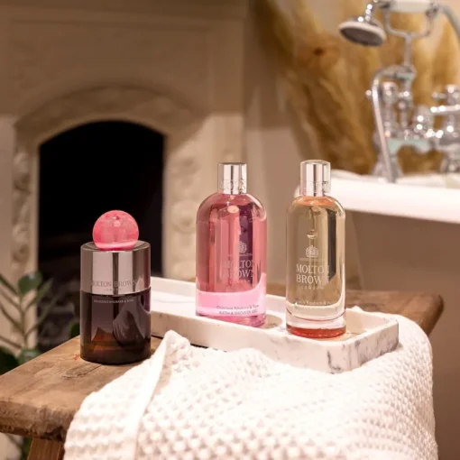 Delicious Rhubarb & Rose Eau de Parfum Spray von Molton Brown