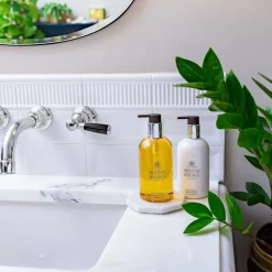 Flora Luminare Hand Lotion von Molton Brown
