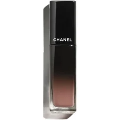 FLUID-LIPPENSTIFTE ROUGE ALLURE LAQUE Der glänzende Fluid-Lippenstift mit langem Halt von CHANEL