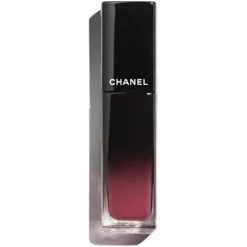FLUID-LIPPENSTIFTE ROUGE ALLURE LAQUE Der glänzende Fluid-Lippenstift mit langem Halt von CHANEL