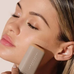 Foundation Beauty Balm Serum Boosted Skin Tint von Anastasia Beverly Hills