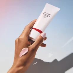 Foundation Revitalessence Skin Glow Primer SPF25PA++ von Shiseido