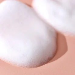 Glow Cocktail Cleansing Foam von Mossa