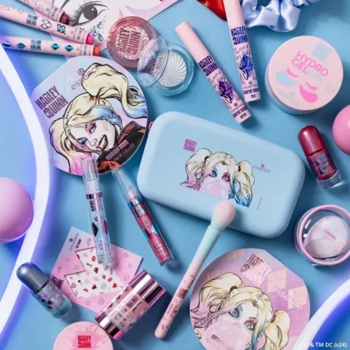 Harley Quinn Nail Sticker von Essence