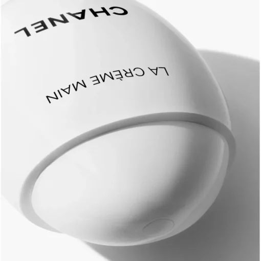 LA CREME MAIN LA CRÈME MAIN nährt-pflegt geschmeidig-schenkt Leuchtkraft von CHANEL