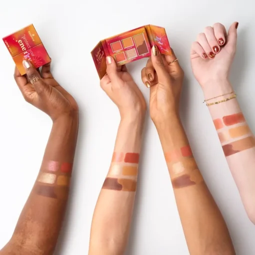 Lidschatten Protect Your Energy Mini Eyeshadow Palette von Essence