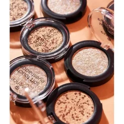Lidschatten Soft Touch Eyeshadow von Essence