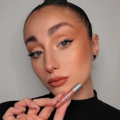 Lip Gloss Long-Lasting Liquid Lipstick Meet Matt(e) Hughes von The Balm