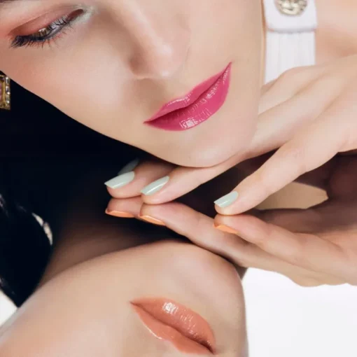 LIPPENSTIFTE ROUGE COCO BAUME - GLÄNZEND Getönter, feuchtigkeitsspendender, verschönernder Lippenbalsam mit individueller Farbintensität von CHANEL