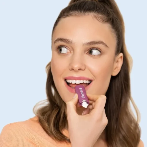 Lips Oh Whale Tinted Lipbalm von florence by mills