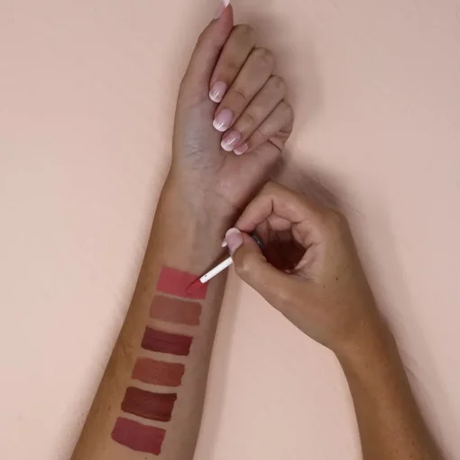 Lipstick Ms. Nude York x Triff Matt(e) Hughes von The Balm
