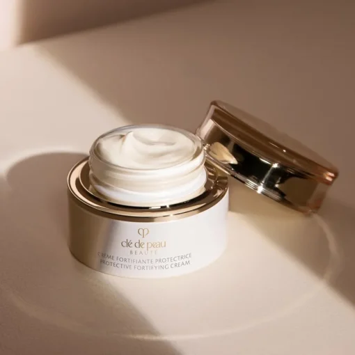 Moisturizer Protective Fortifying Cream N von Clé de Peau Beauté