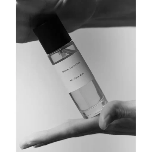 Munlark Ash Eau de Parfum Spray von Mihan Aromatics