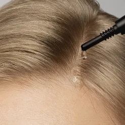 MÁDARA Kopfhaut-Peelingserum
