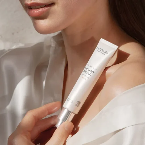 MÁDARA Radiant Shield Day Cream SPF15