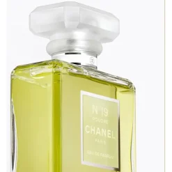 N°19 POUDRÉ Eau de Parfum-Zerstäuber Poudré von CHANEL