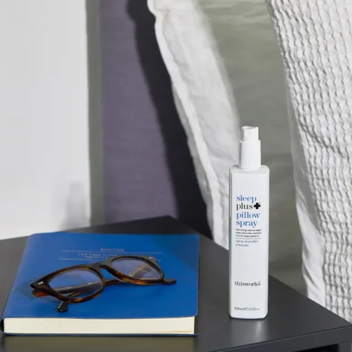 Pflege Sleep plus pillow spray von This Works