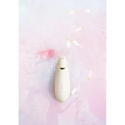 Premium 2 Klitoris-Stimulator 2 Warm Grey von Womanizer