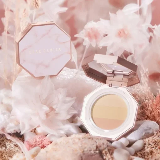 Puder Sheer Light Finishing Powder von DEAR DAHLIA