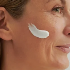 REGENERATION E CREMEMASKE - bei regenerationsbedürftiger Haut von DADO SENS