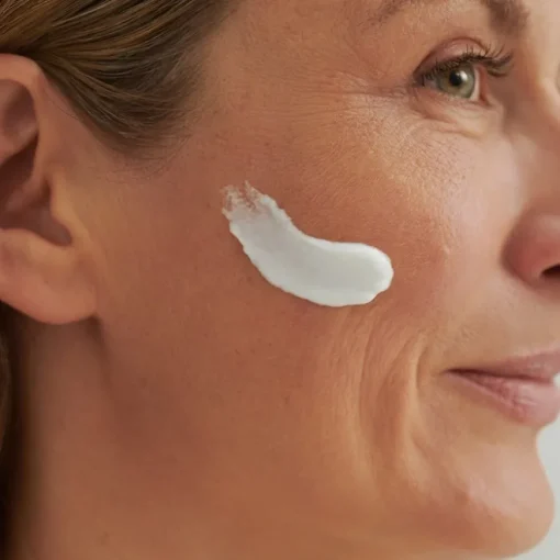 REGENERATION E CREMEMASKE - bei regenerationsbedürftiger Haut von DADO SENS