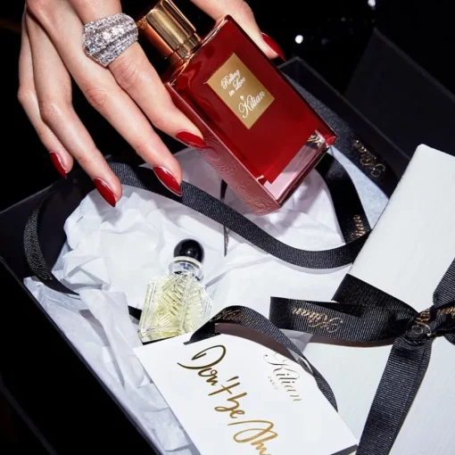 Rolling in Love White Floral Perfume Spray von Kilian Paris
