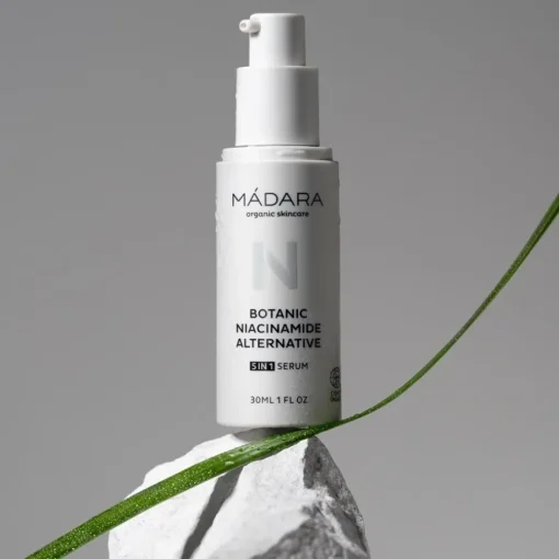 Serum Botanic Niacinamide - Alternative 5-in-1 Serum von MÁDARA