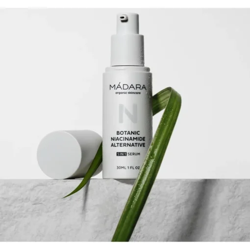Serum Botanic Niacinamide - Alternative 5-in-1 Serum von MÁDARA