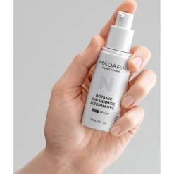 Serum Botanic Niacinamide - Alternative 5-in-1 Serum von MÁDARA
