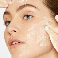Skin Health Calming Oat-Based Powder Exfoliant von Dermalogica
