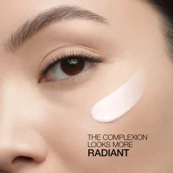 SKIN PERFECTO Radiance Perfecting UV Fluid SPF 50+ von GIVENCHY