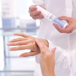 Start Anti-Frizz Moisturizing Drops von Revlon Professional