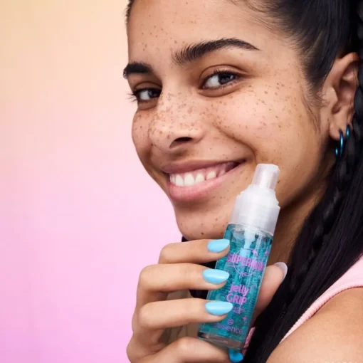 Superman Jelly Grip Hydrating Primer von Essence