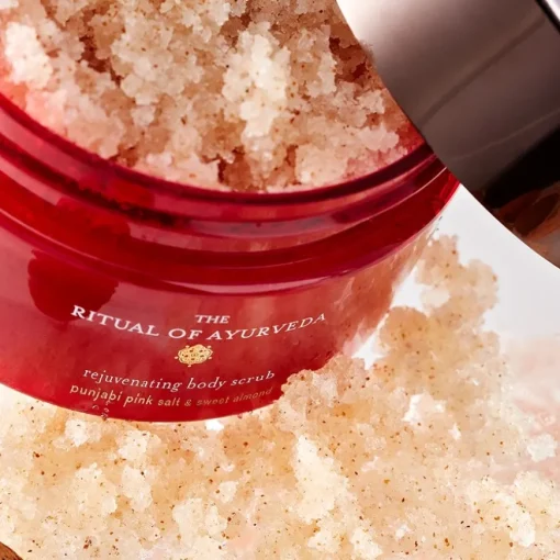 The Ritual Of Ayurveda Body Scrub punjabi pink salt & sweet almond von RITUALS