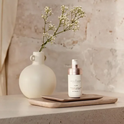 The Ritual Of Namaste Glow Anti-Ageing Serum von RITUALS