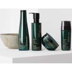 Ultimate Reset Extreme Repair Shampoo von Shu Uemura